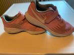 Maat 34 roze Nike sportschoenen ZGAN! gymschoenen, Ophalen of Verzenden, Zo goed als nieuw, Hardloopschoenen, Nike