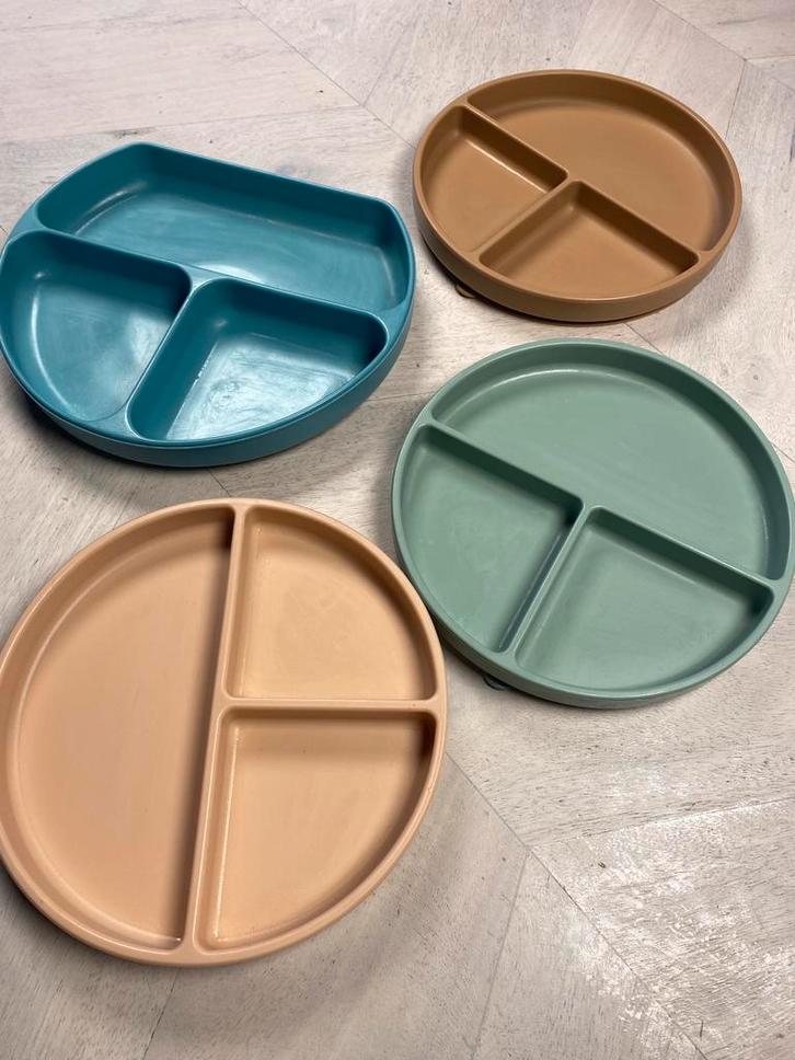 Siliconen Borden Set - Mushie, Kinderen en Baby's, Babyvoeding en Toebehoren, Zo goed als nieuw, Overige typen, Ophalen