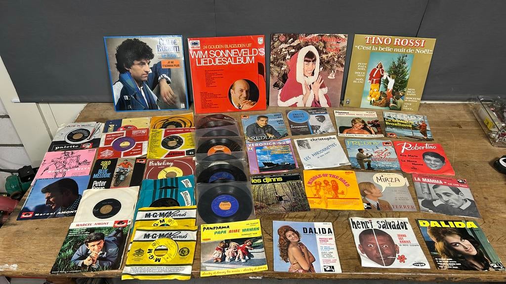 31 singeltjes en 4 LP’s. Uit de oude doos., Ophalen of Verzenden, Zo goed als nieuw, Pop, Single