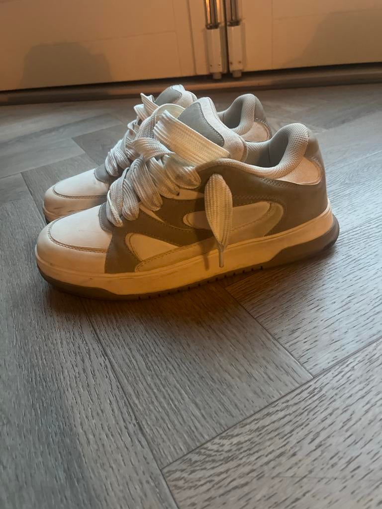 New Yorker Schoenen - Maat 42 - Bijna Nieuw, Ophalen of Verzenden, Zo goed als nieuw, Sneakers of Gympen