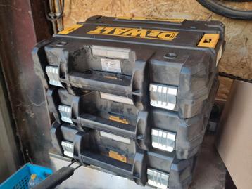 3 DeWalt gereedschapskisten voor accu boormachines beschikbaar voor biedingen