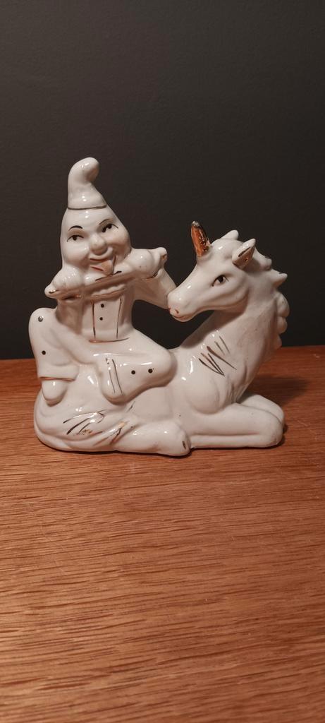 Unicorm, eenhoorn met een nar/kabouter op zijn rug, Antiek en Kunst, Antiek | Porselein, Ophalen of Verzenden