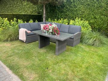 Zeer mooie diningeset met hoge tafel beschikbaar voor biedingen