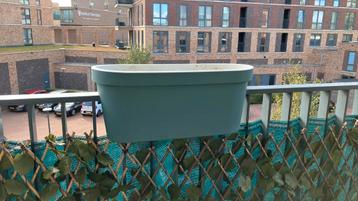 Bloembak voor balkon 2 stuks beschikbaar voor biedingen