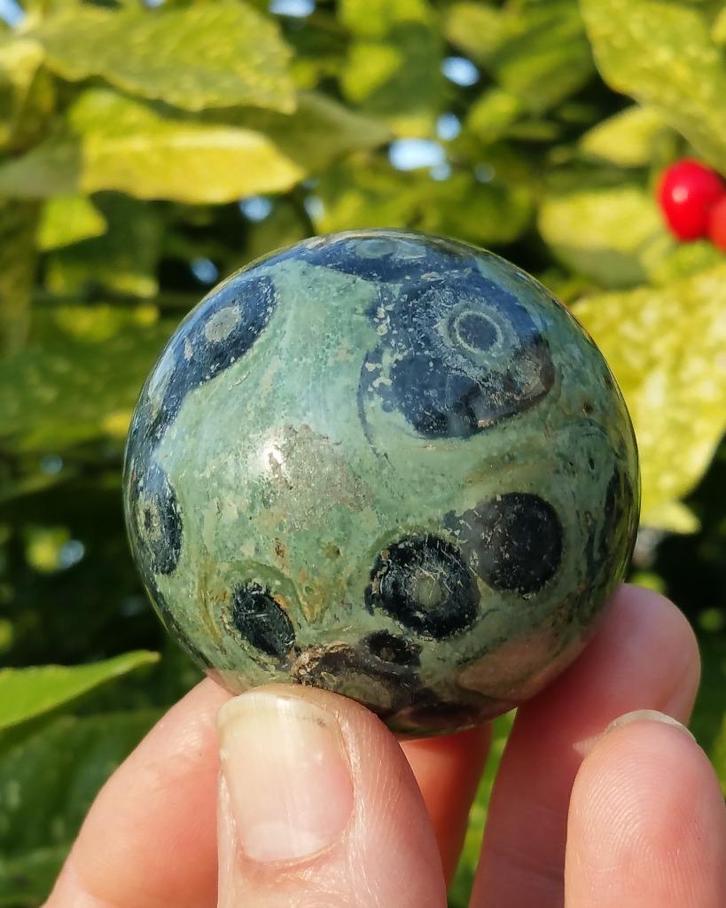 Kabamba Jaspis bol 4,5 cm, Verzamelen, Mineralen en Fossielen, Ophalen of Verzenden