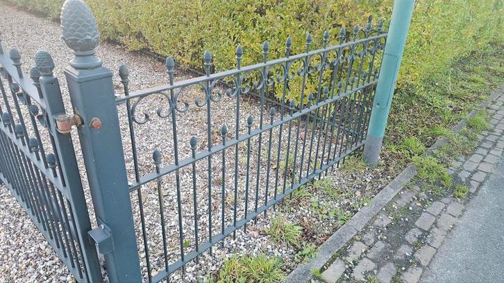 Stalen sierhekwerk - 39,3 m - Incl. Poorten, Tuin en Terras, Tuinhekken en Hekwerk, Gebruikt, Sierhekwerk, IJzer, Met poort, Ophalen