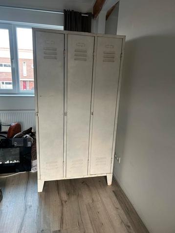Vintage metalen lockerkast – industrieel (180x93x50 cm beschikbaar voor biedingen