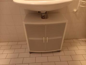 Badkamerkastje voor onder wastafel. Gratis beschikbaar voor biedingen