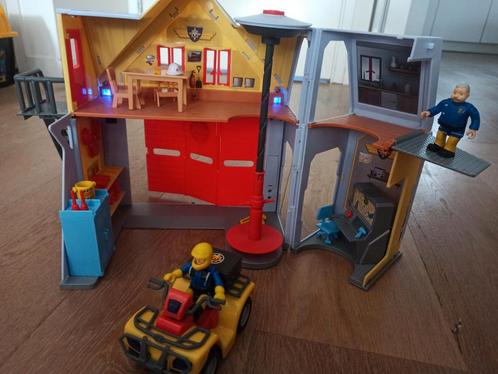 Brandweerman Sam Kazerne en wagentje, Kinderen en Baby's, Speelgoed | Speelgoedvoertuigen, Gebruikt, Ophalen