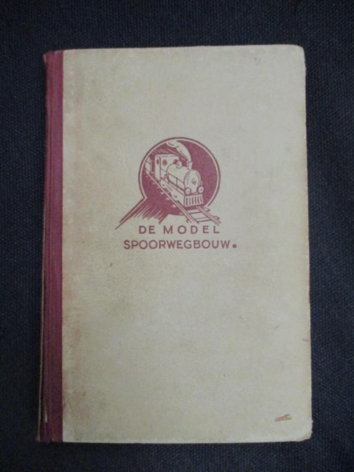 Modelspoorwegbouw, handboek en catalogus roco, Boeken, Catalogussen en Folders, Gelezen, Catalogus, Ophalen of Verzenden