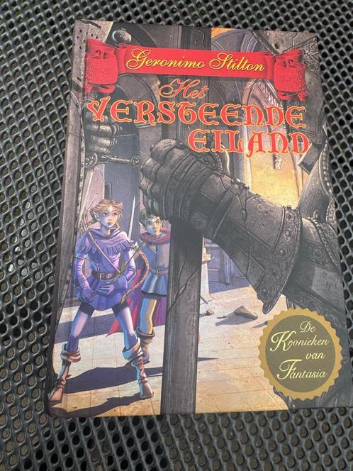 Boek Geronimo Stilton, Het versteende eiland, Boeken, Fantasy, Zo goed als nieuw, Ophalen of Verzenden