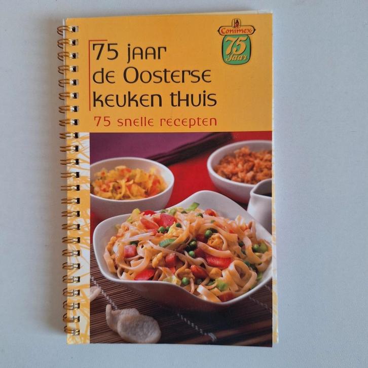 Conimex kookboek - 75 jaar de oosterse keuken thuis, Boeken, Kookboeken, Gelezen, Azië en Oosters, Ophalen of Verzenden