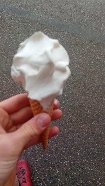 Ijsje  beschikbaar voor biedingen