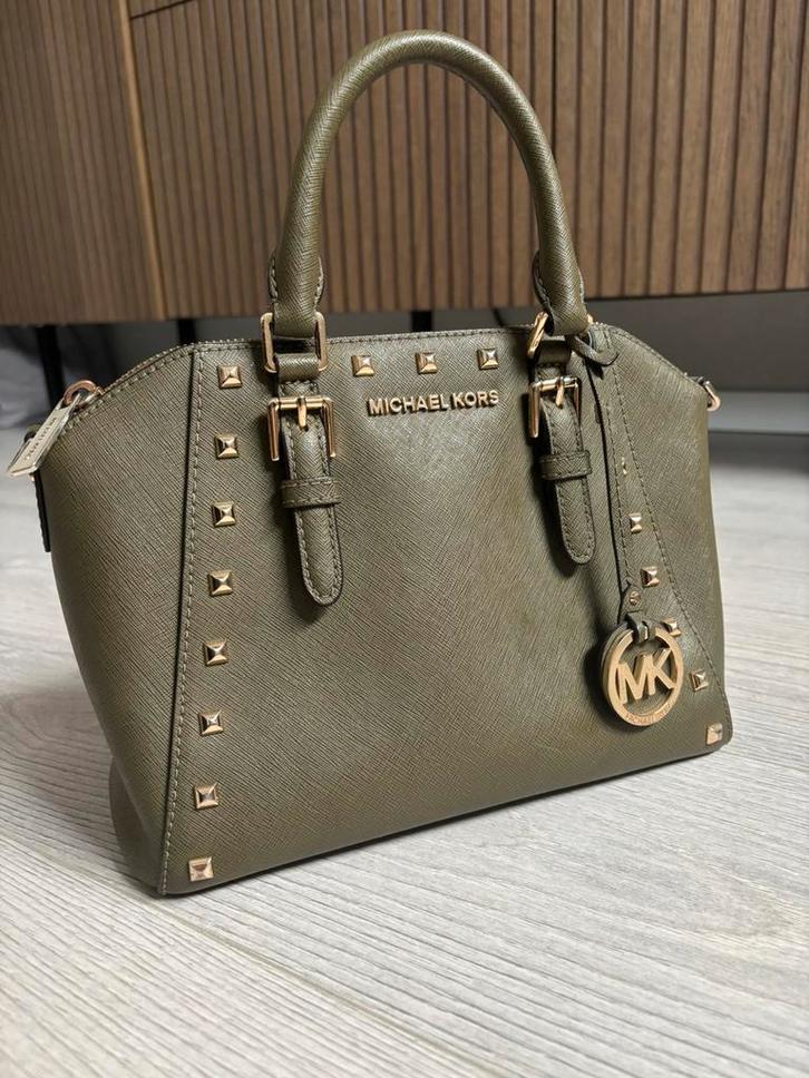 Michael Kors handtas Olijfgroen met studs & schouderriem, Sieraden, Tassen en Uiterlijk, Tassen | Damestassen, Gebruikt, Handtas