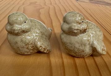 Decoratie: twee vogeltjes - keramiek (handgemaakt) aardetint beschikbaar voor biedingen
