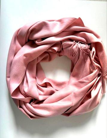 Fijne grote en zachte shawls 70 x 180cm, in 3 kleuren beschikbaar voor biedingen