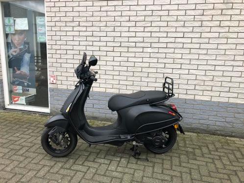 DIKKE VESPA SPRINT S 45KM BROM 4T MAT ZWART BJ2019 7000KM, Fietsen en Brommers, Brommers | Vespa