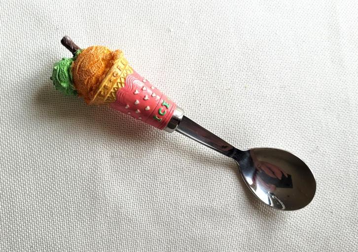3D Lepeltje ijsje / ice cream, Verzamelen, Porselein, Kristal en Bestek, Zo goed als nieuw, Bestek, Metaal, Ophalen of Verzenden