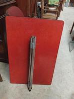 60er jr tafel met rood formica blad en afn.bare poten, Huis en Inrichting, Tafels | Eettafels, Ophalen, Zo goed als nieuw, Rechthoekig