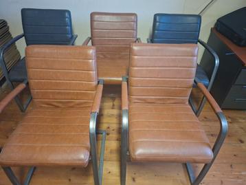 Set van 5 industriële stoelen beschikbaar voor biedingen
