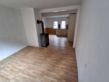 Groot huis, wonen / verhuur-geen tuinonderhoud-houtkachels beschikbaar voor biedingen