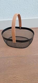Metalen Mand met Houten Handvat:, Ophalen of Verzenden, Zo goed als nieuw