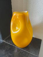 Zware gele glazen vaas met deuken (nieuw), Nieuw, Glas, Ophalen of Verzenden, Geel