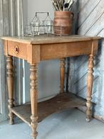 Oud tafeltje met onderblad en lade, Ophalen