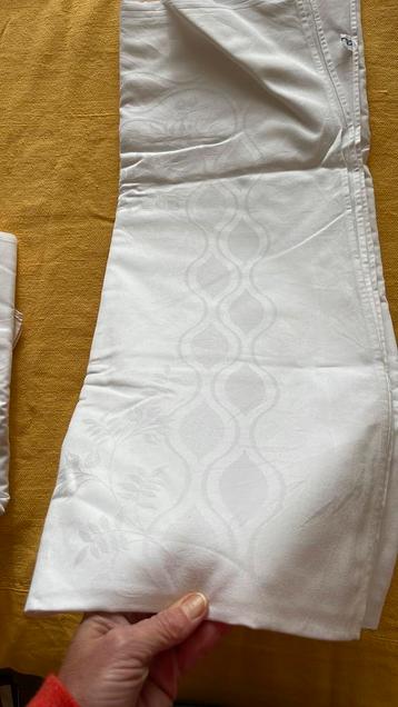 Vintaga tafellaken damast beschikbaar voor biedingen