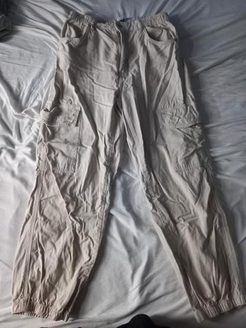 Beige jogger cargo jeans bershka beschikbaar voor biedingen