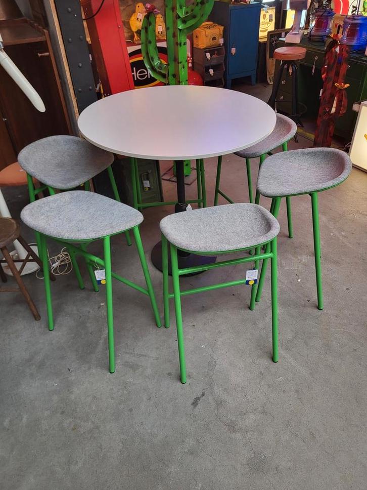 6x groene DeVorm barkrukken zithoogte 69cm. en bartafel., Huis en Inrichting, Barkrukken, Zo goed als nieuw, 60 tot 90 cm, Kunststof