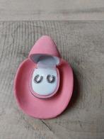 Zilveren oorbellen met hoefijzer in leuk doosje NIEUW, Nieuw, Ophalen of Verzenden, Knopjes of Stekers, Zilver