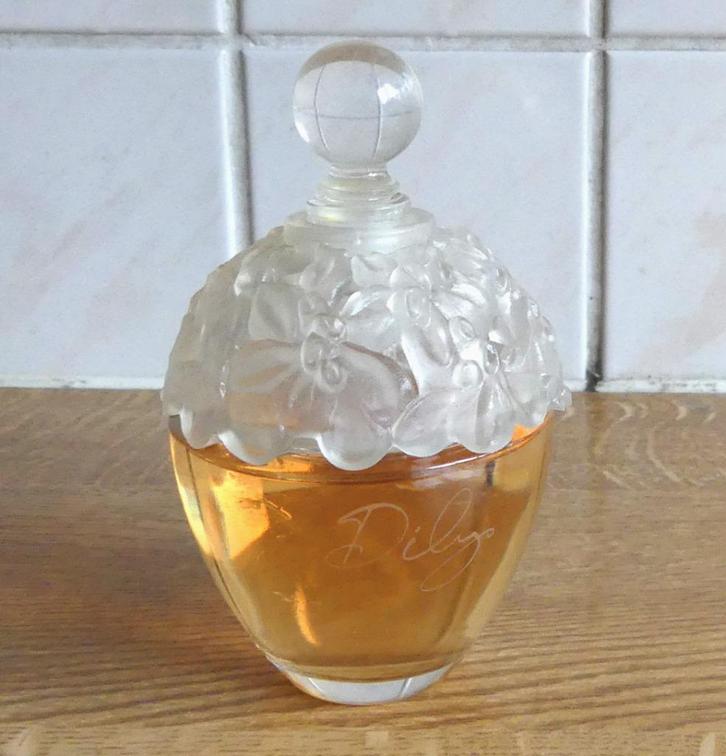 Laura Ashley Dilys reclamefles etalage display dummy, Verzamelen, Merken en Reclamevoorwerpen, Zo goed als nieuw, Verpakking, Ophalen of Verzenden