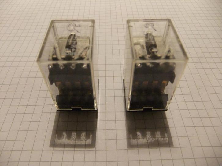 Relais OMRON MY4-02    6 VDC, Hobby en Vrije tijd, Elektronica-componenten, Gebruikt, Ophalen of Verzenden