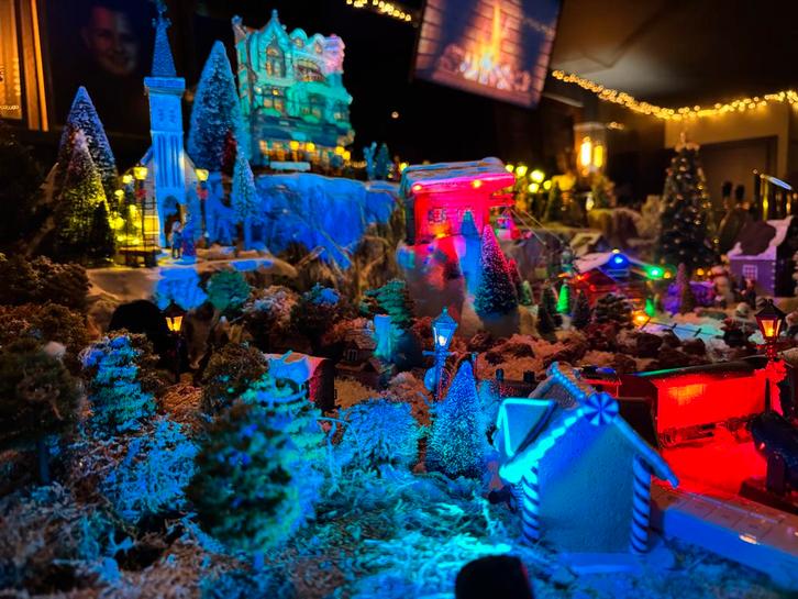 Compleet Kerstdorp met Verlichting en Beweging, Verzamelen, Speelgoed, Zo goed als nieuw, Verzenden