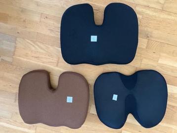 3x ergonomisch zitkussen beschikbaar voor biedingen