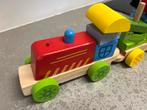 Kleurrijke houten trein met blokken, Ophalen of Verzenden, Gebruikt, Rij- of Hobbelspeelgoed