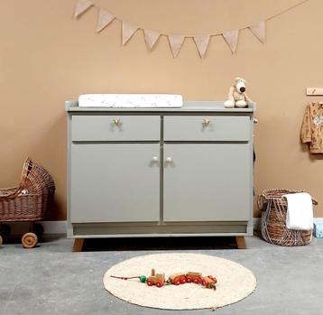 Ruime Vintage Commode Zachtgroen beschikbaar voor biedingen