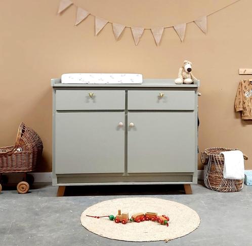 Ruime Vintage Commode Zachtgroen, Kinderen en Baby's, Kinderkamer | Commodes en Kasten, Zo goed als nieuw, Commode, 90 tot 105 cm