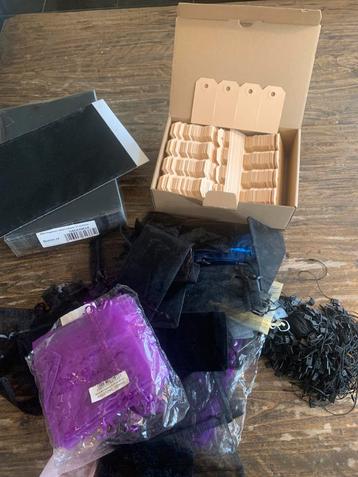 Partij: sieraden inpak/ verkoop spullen beschikbaar voor biedingen