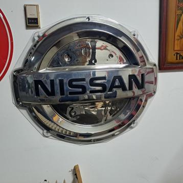 Nissan Dealer reclame bord beschikbaar voor biedingen