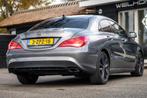 Mercedes-Benz CLA-klasse 180 Panoramadak I Night Pakket I Ur, Auto's, Mercedes-Benz, Gebruikt, 4 cilinders, 715 kg, Leder en Stof