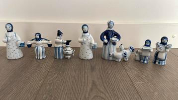 Collectie 7 vintage Russische Gzhel porseleinen beeldjes beschikbaar voor biedingen
