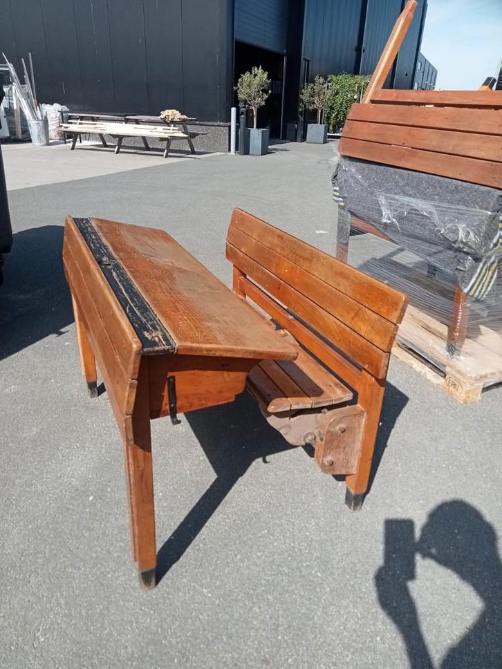 Oud houten kinderbureau met bankje bieden, Antiek en Kunst, Antiek | Meubels | Stoelen en Banken, Ophalen of Verzenden