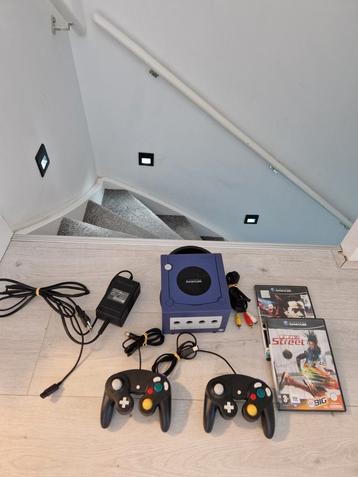 Nintendo Gamecube met twee controllers + Spellen beschikbaar voor biedingen