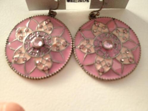 24 verschillende paar oorbellen nickelvrij, Sieraden, Tassen en Uiterlijk, Oorbellen, Nieuw, Hangers, Overige materialen, Met strass