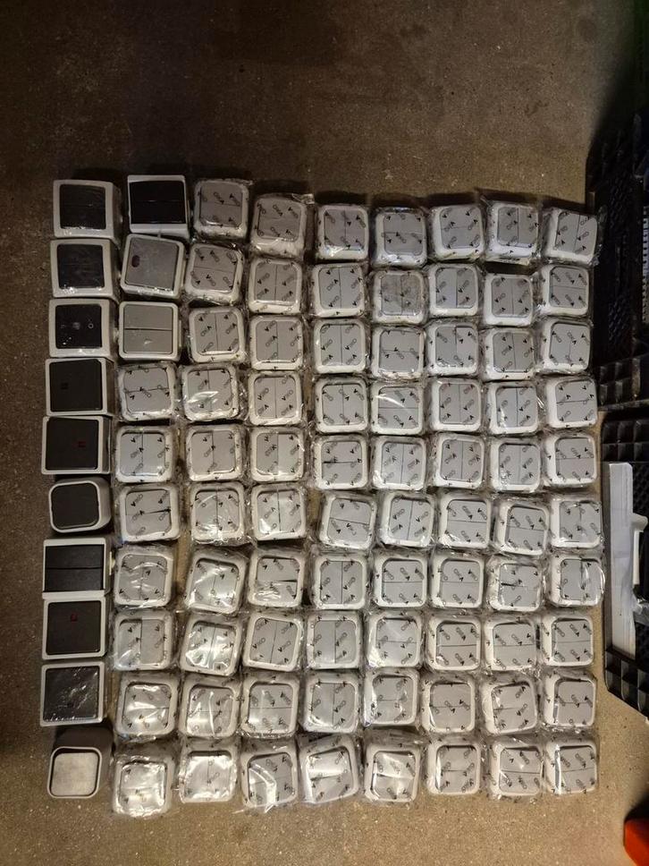 Grote partij 90 spatwaterdichte schakelaars, Doe-het-zelf en Verbouw, Elektra en Kabels, Nieuw, Ophalen of Verzenden