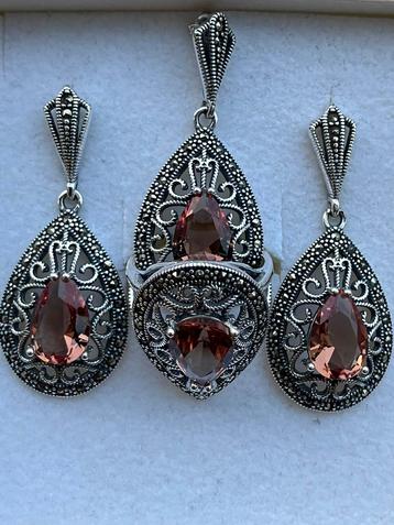 Zilveren sieraden set met kleurveranderende zultanite