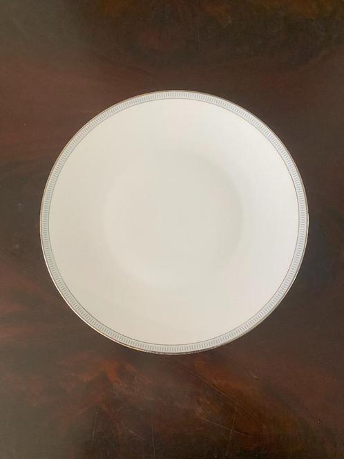 Strak servies in goede staat - Hutschenreuther, Huis en Inrichting, Keuken | Servies, Zo goed als nieuw, Compleet servies, Overige stijlen