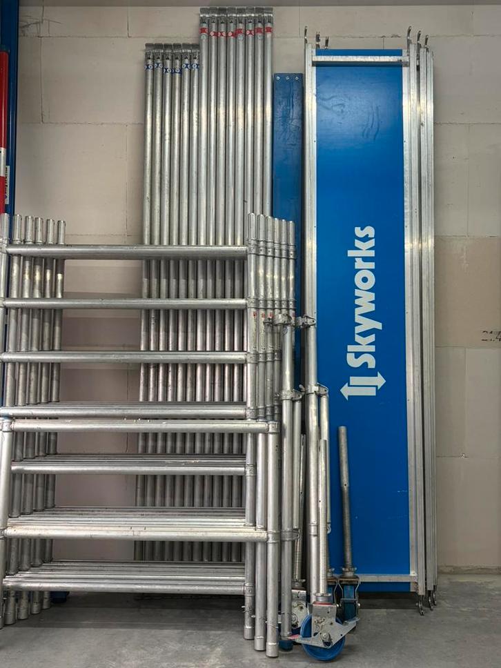 Skyworks rolsteiger werkhoogte 8,2 meter, Doe-het-zelf en Verbouw, Steigers, Zo goed als nieuw, Rolsteiger of Kamersteiger, 5 meter of hoger